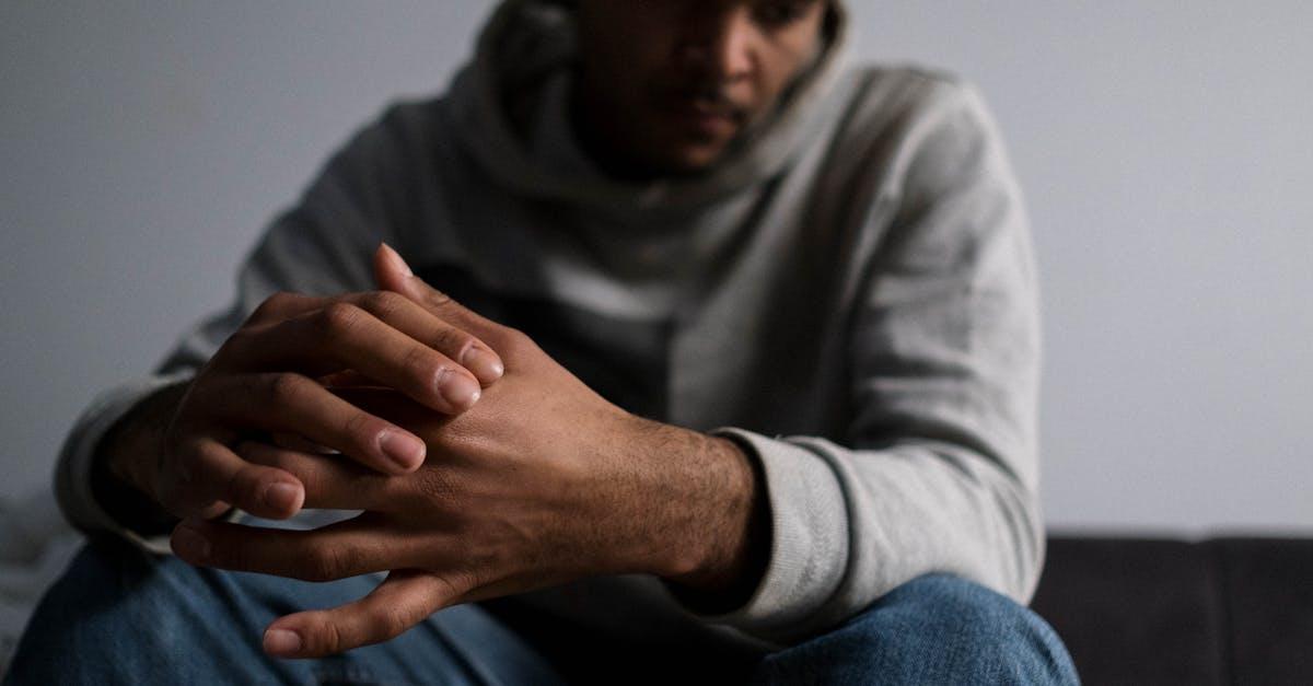 Wyłącz mentalny hałas: 10 prostych rytuałów na ukojenie umysłu