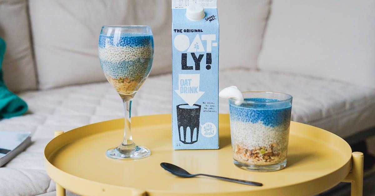 Owsiane ukojenie dla skóry: wegańskie, naturalne mleczka, które robią różnicę