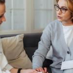 Czuły przewodnik: skąd wiedzieć, że wsparcie psychologa może Ci pomóc