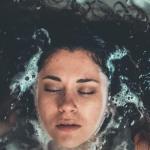 Wyloguj głowę po pracy: sprawdzone rytuały na mentalny reset i spokój wieczorem